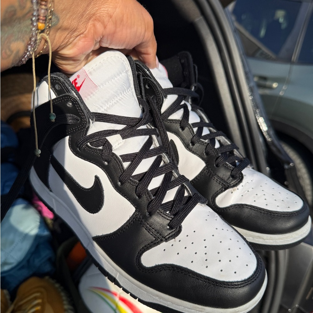 Nike Black and White Sneakers Classic Design